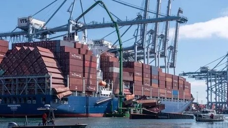 Long Beach Port Accident: ZIM’s *MISSISSIPPI* Suffers Major Container Collapse at Pier G
